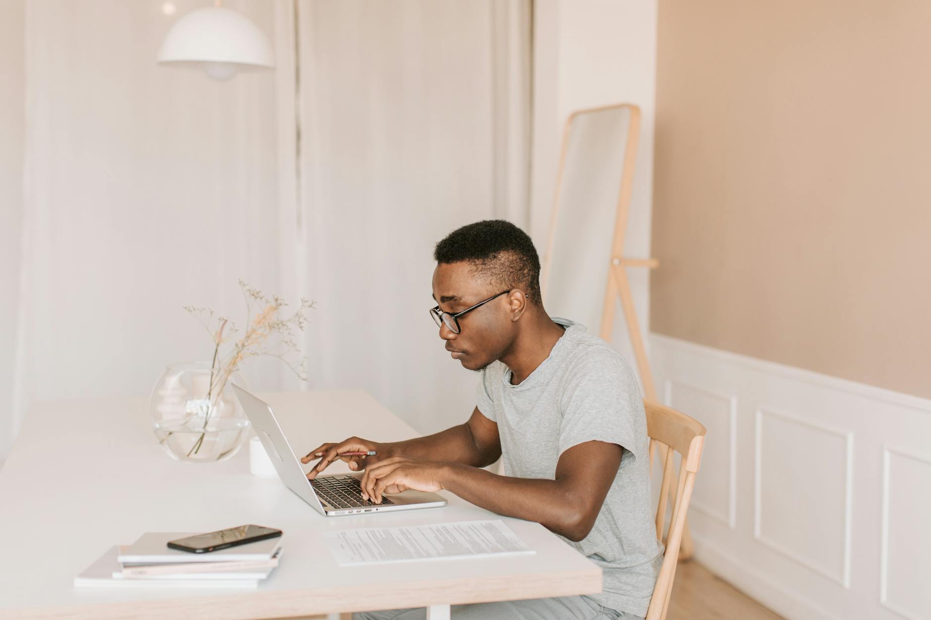 What do I need to include in my freelance invoice?